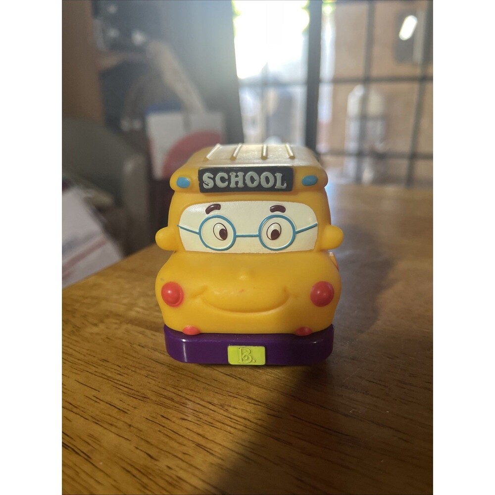 Battat Mini Wheeee-ls!  Mini Pull-Back School Bus - Yellow Bus Gus